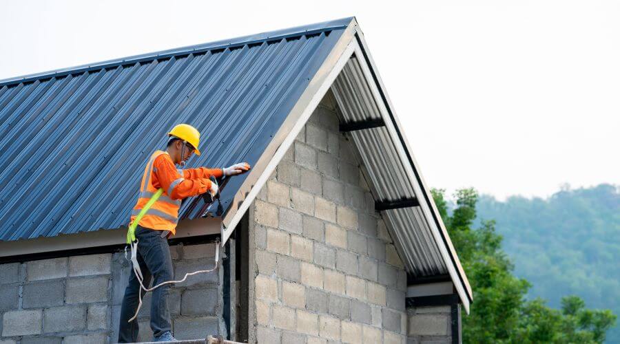 Expert Emergency Roof Repairs services in Venice, FL